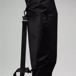 Lululemon yoga bag NWT in navy.